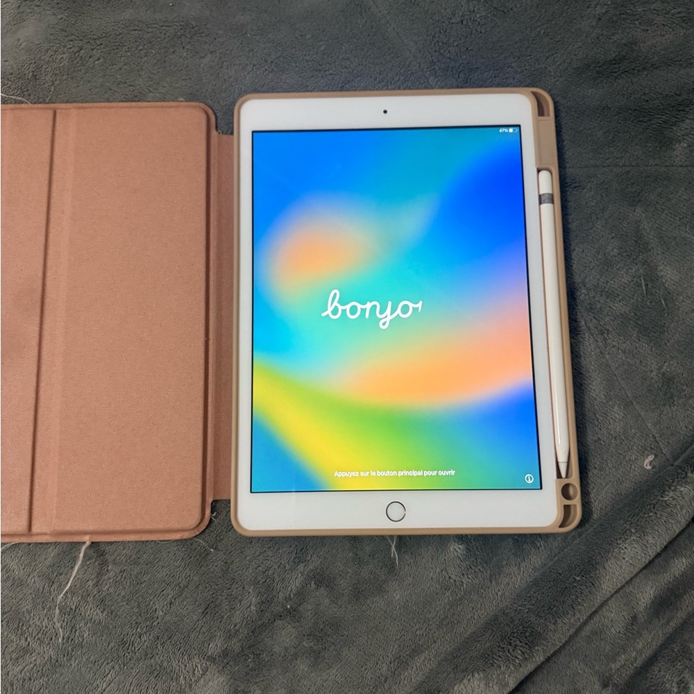 iPad 7th generation rose gold. Comes with velvet caviar case and Apple pen.